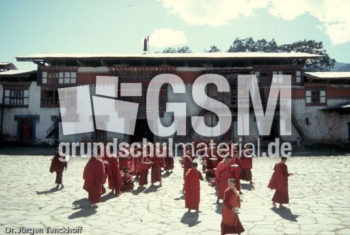 1114_bhutan_1994__Gangtey Gompa in Wangdiphodang.jpg